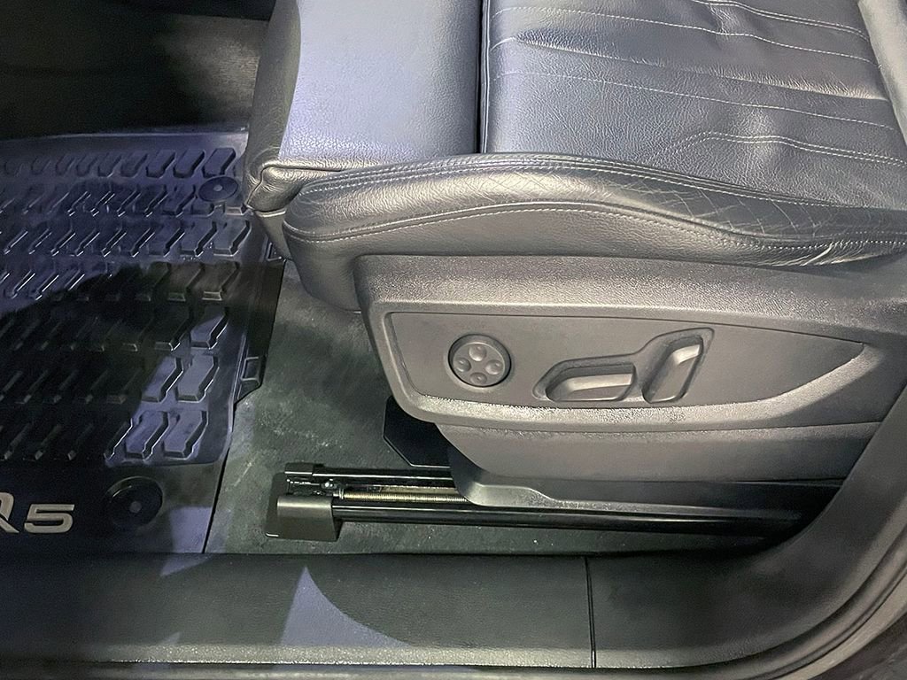 Used 2020 Audi Q5 2.0T Premium w/ Titanium Sport Package image 21