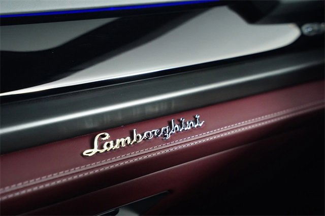 Used 2025 Lamborghini Urus SE image 60