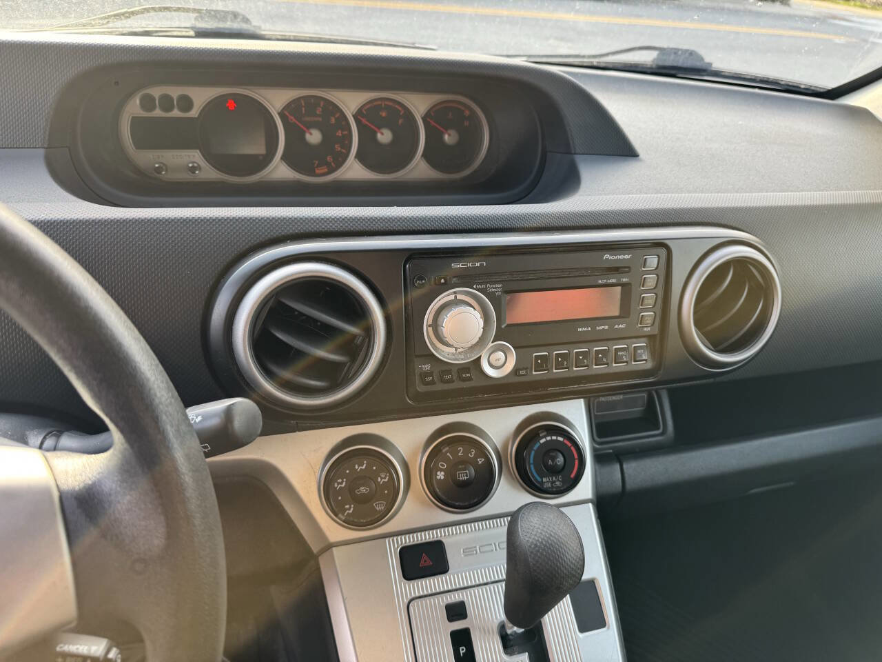 Used 2010 Scion xB FWD image 8