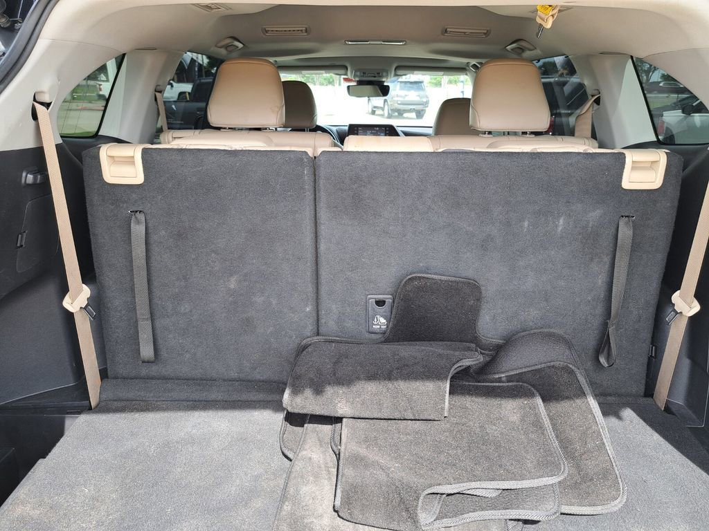 Used 2022 Toyota Highlander XLE FWD image 27