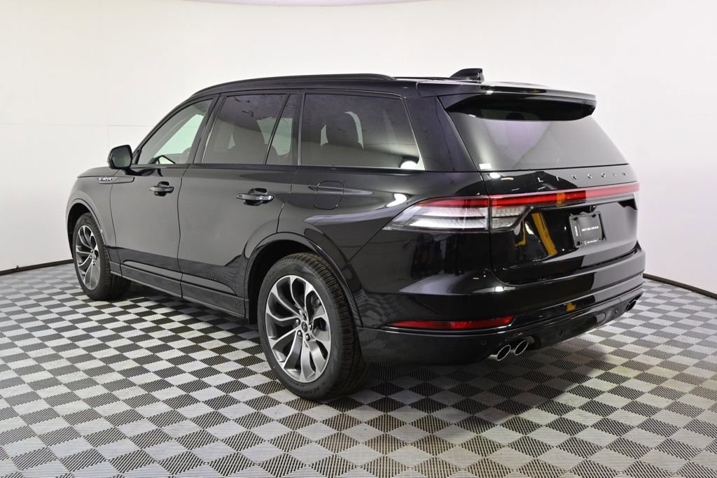 New 2026 Lincoln Aviator AWD image 3