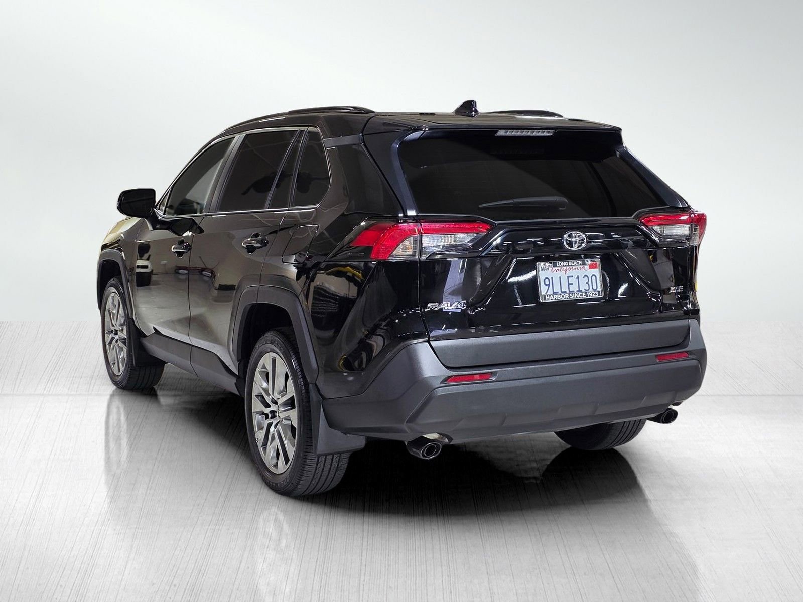 Used 2024 Toyota RAV4 XLE Premium w/ Weather Package FWD image 5