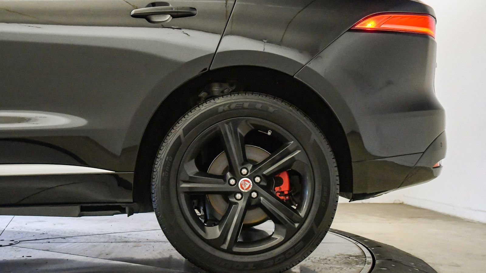 Used 2019 Jaguar F-PACE S image 11