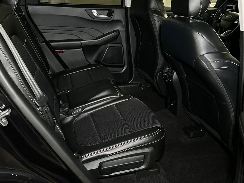 Used 2022 Ford Escape Titanium w/ Class II Trailer Tow Package image 17