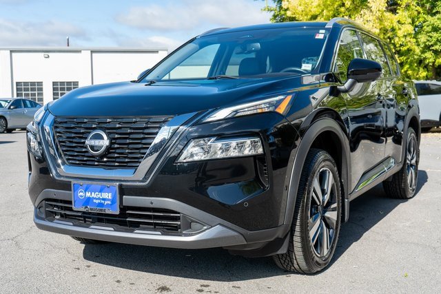 Used 2023 Nissan Rogue SL w/ SL Premium Package image 2
