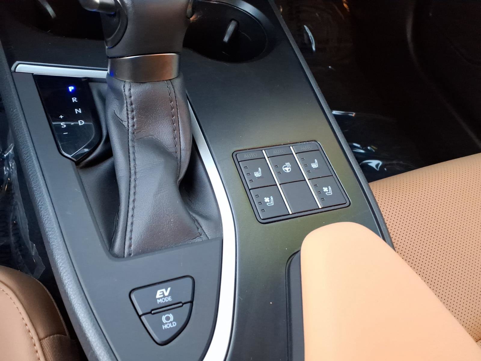 Used 2023 Lexus UX 250h AWD w/ Accessory Package (Z2) image 22