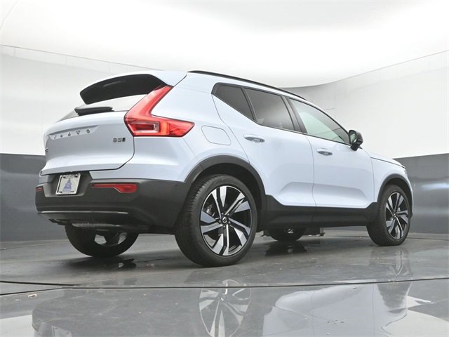 Used 2024 Volvo XC40 B5 Ultimate w/ Protection Package Premier image 39