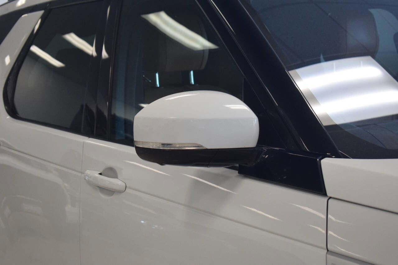 Used 2017 Land Rover Discovery HSE AWD/4WD image 10
