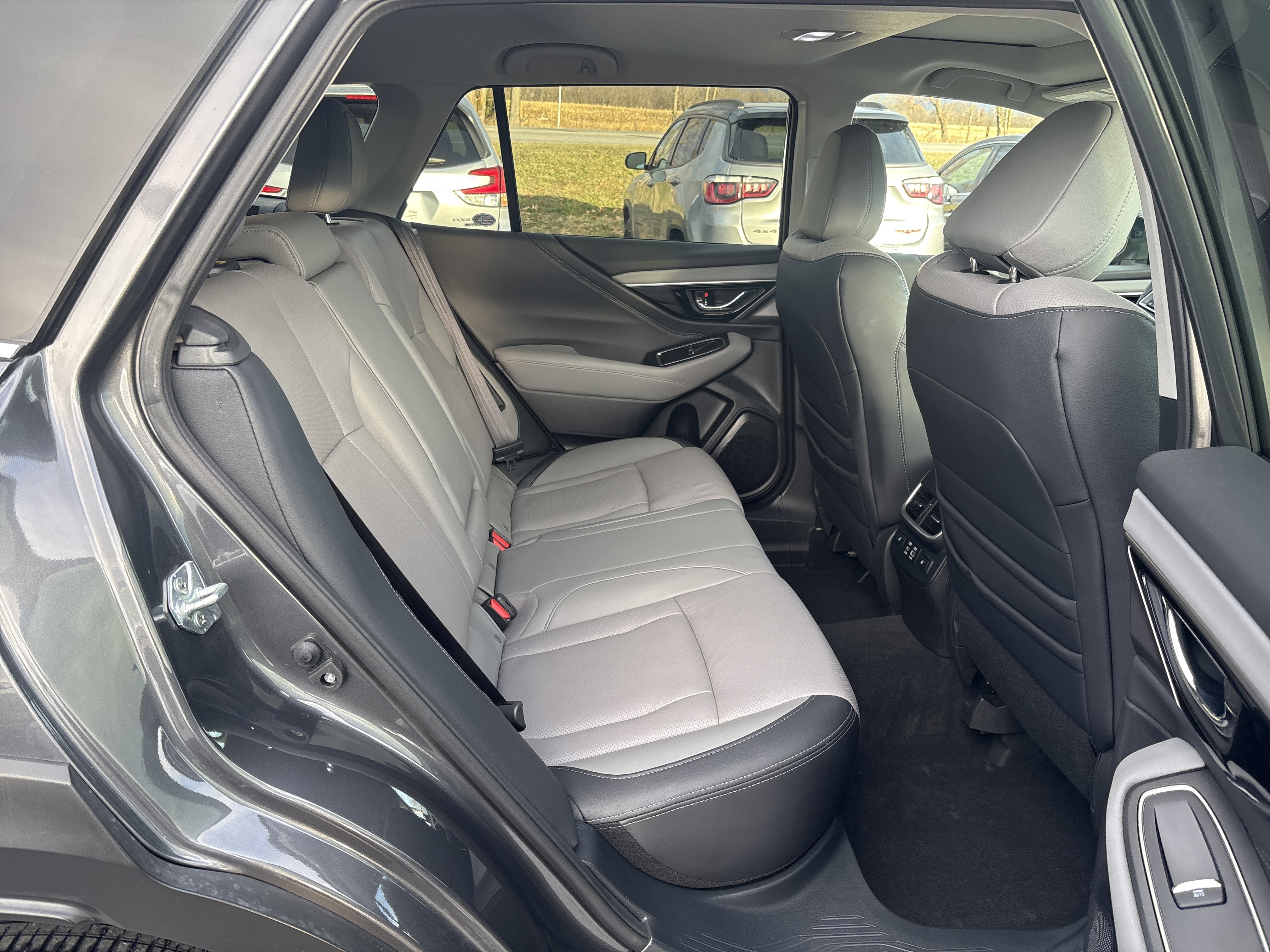 Used 2023 Subaru Outback Limited image 11