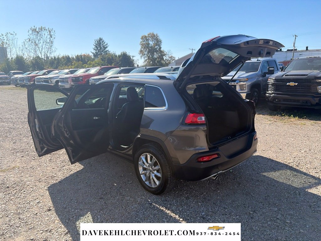 Used 2015 Jeep Cherokee Limited w/ Luxury Group AWD/4WD image 27