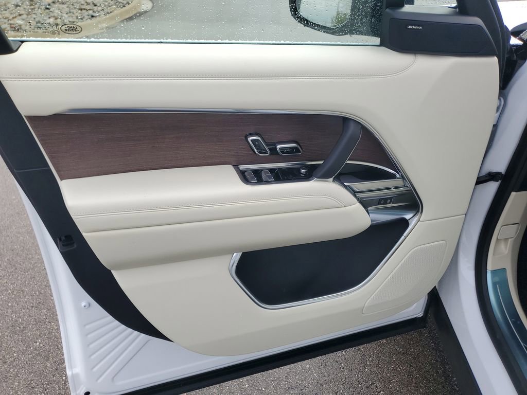 New 2026 Land Rover Range Rover Long Wheelbase SE AWD/4WD image 7