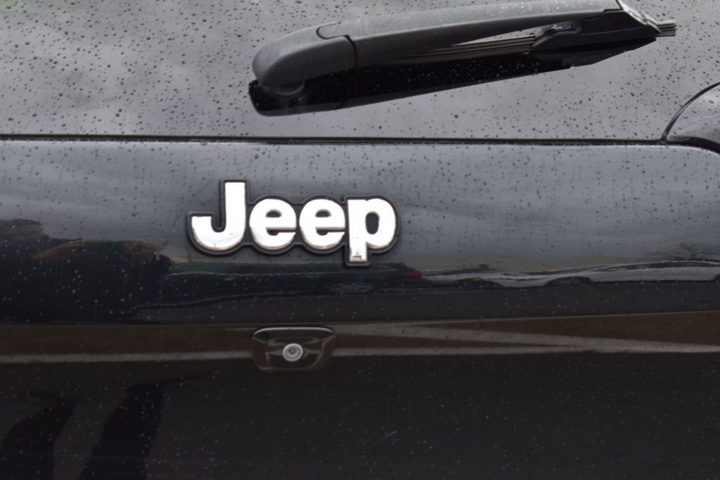 Used 2016 Jeep Cherokee Sport image 40