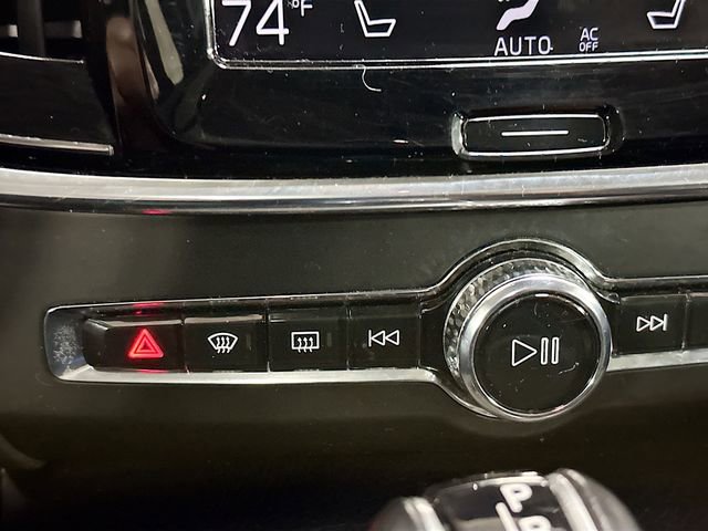 Used 2017 Volvo S90 T6 Momentum w/ Vision Package image 17