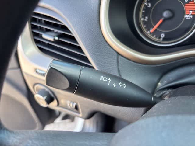 Used 2018 Jeep Cherokee Latitude FWD image 15