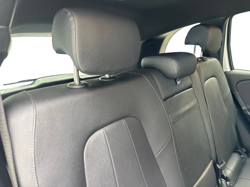 Used 2025 Mercedes-Benz GLB 250 4MATIC image 39