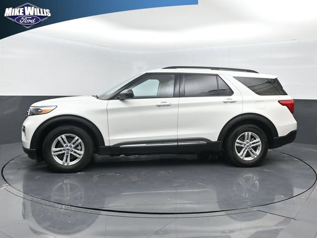 Used 2024 Ford Explorer XLT w/ Equipment Group 202A RWD image 4
