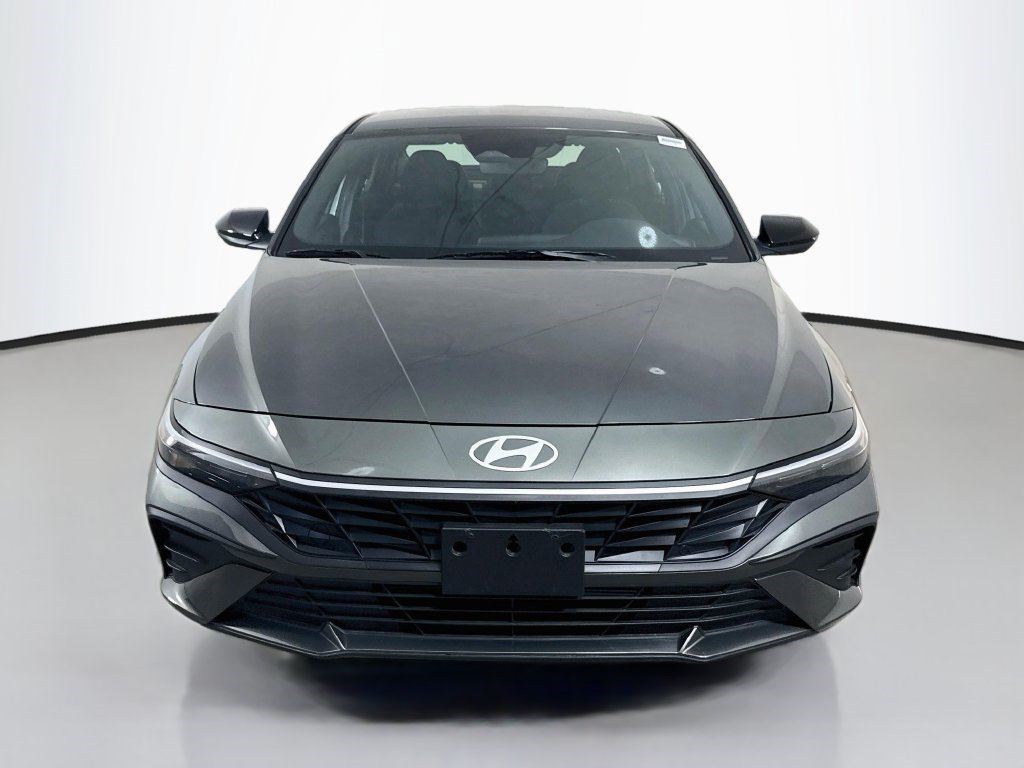 Used 2026 Hyundai Elantra Sport FWD image 2