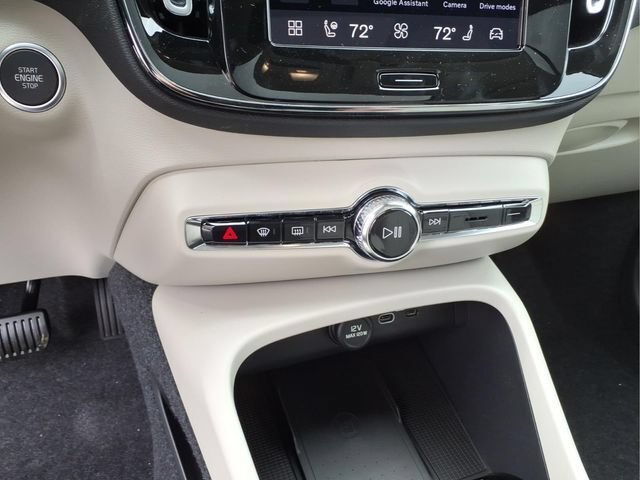 New 2026 Volvo XC40 B5 Plus w/ Protection Package Premier AWD/4WD image 22