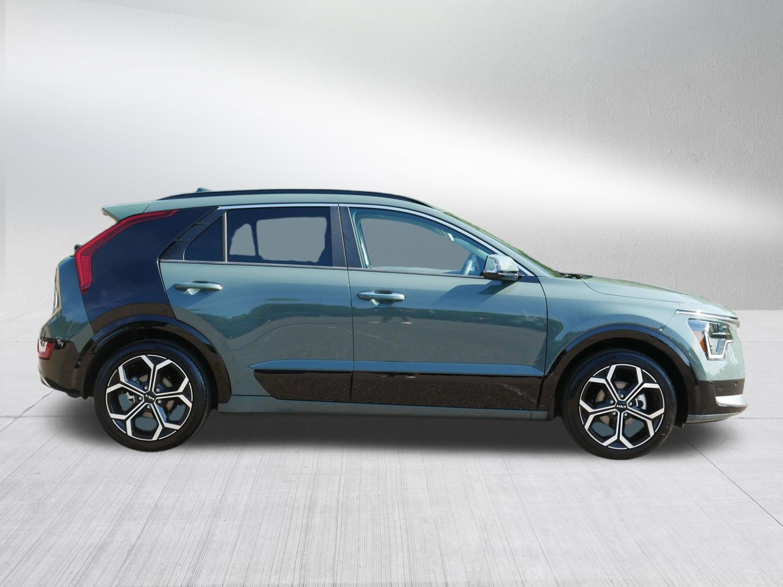 Certified 2025 Kia Niro SX Touring FWD image 8
