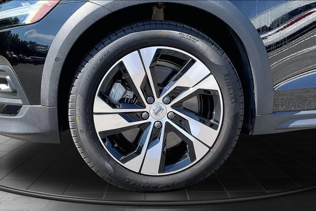 Certified 2024 Volvo V60 B5 Cross Country Plus AWD/4WD image 11