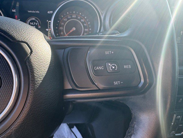 Used 2022 Jeep Gladiator Willys AWD/4WD image 18