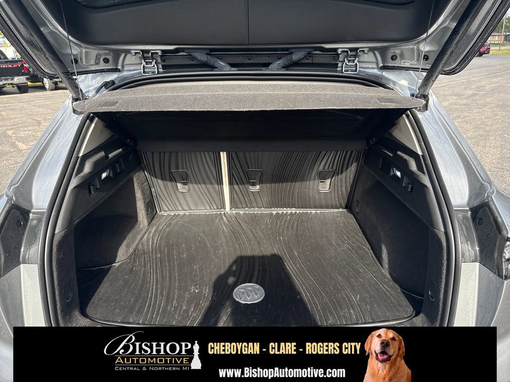 Used 2023 Buick Envision Avenir AWD/4WD image 23