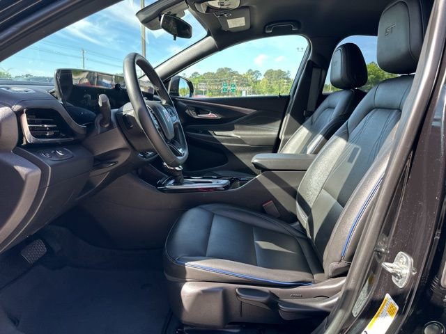 Used 2025 Buick Envista Sport Touring image 9