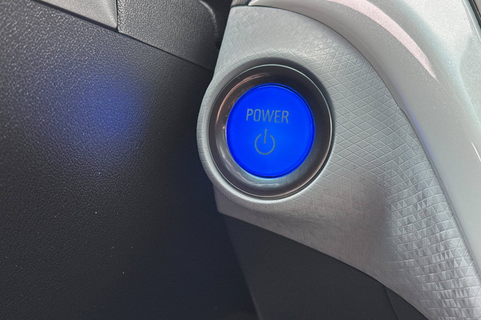 Used 2020 Chevrolet Bolt LT FWD image 28