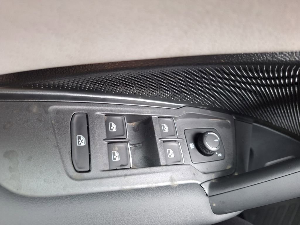 New 2026 Volkswagen Tiguan SE image 18