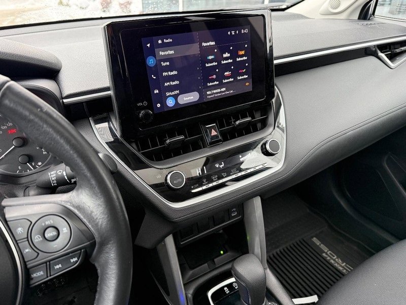 Used 2024 Toyota Corolla Cross LE image 25