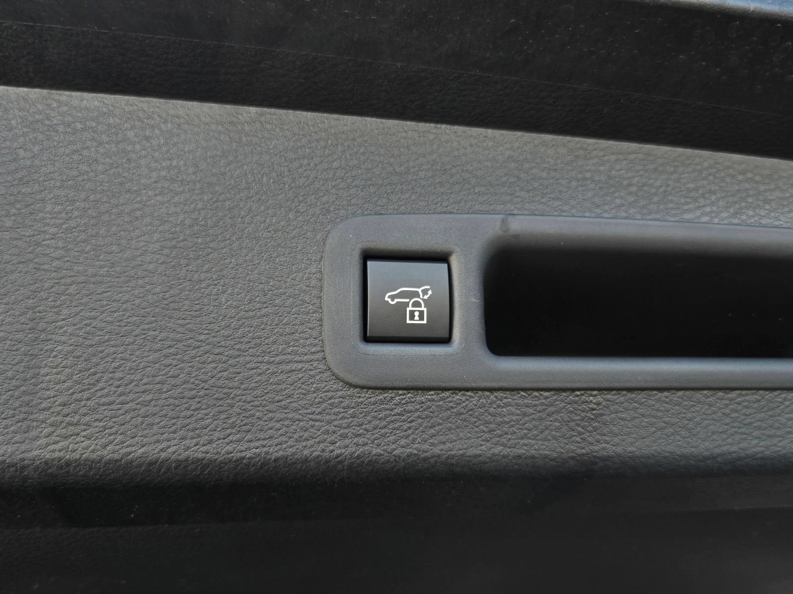 Certified 2026 Toyota Sienna Limited FWD image 27