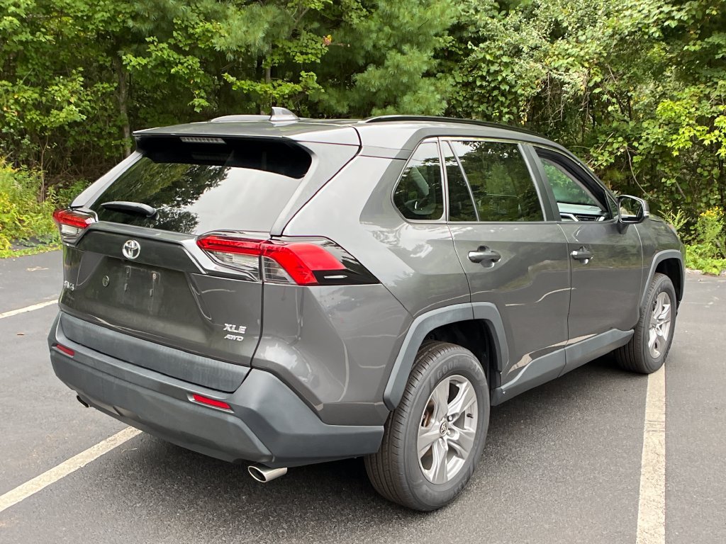 Used 2022 Toyota RAV4 XLE w/ Convenience Package AWD/4WD image 5