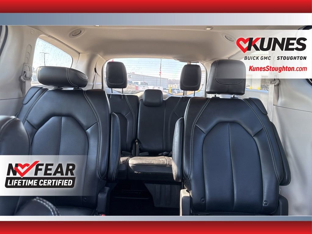Used 2023 Chrysler Pacifica Touring-L image 35