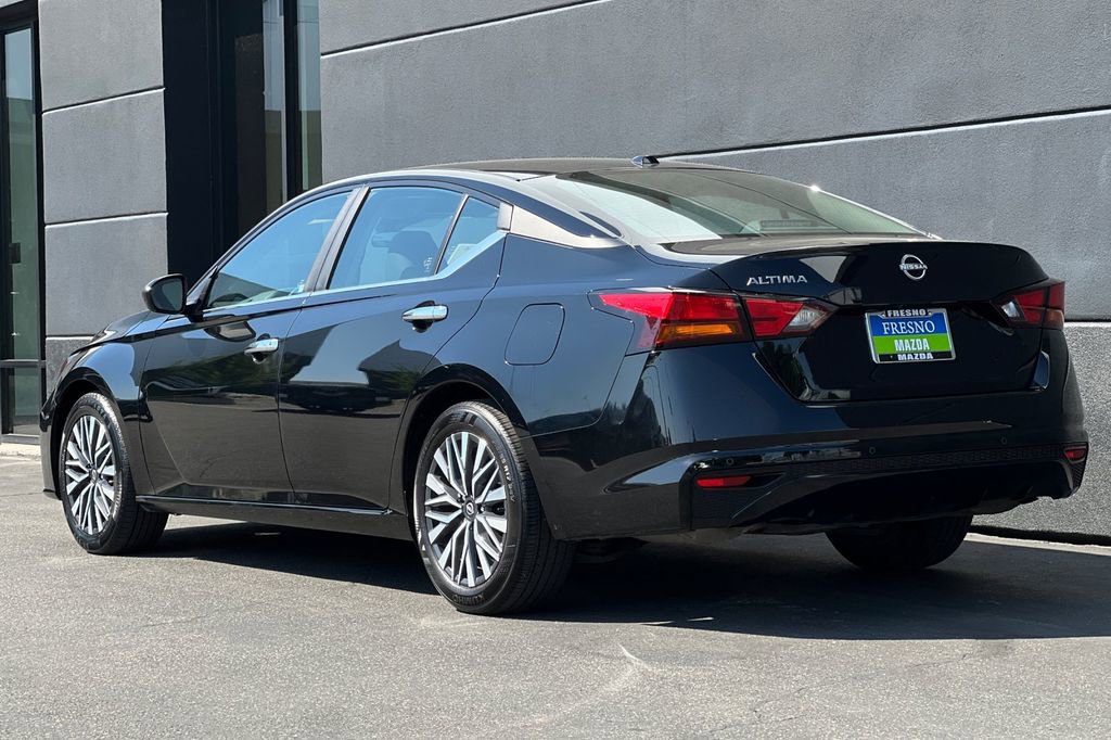 Used 2025 Nissan Altima 2.5 SV image 8