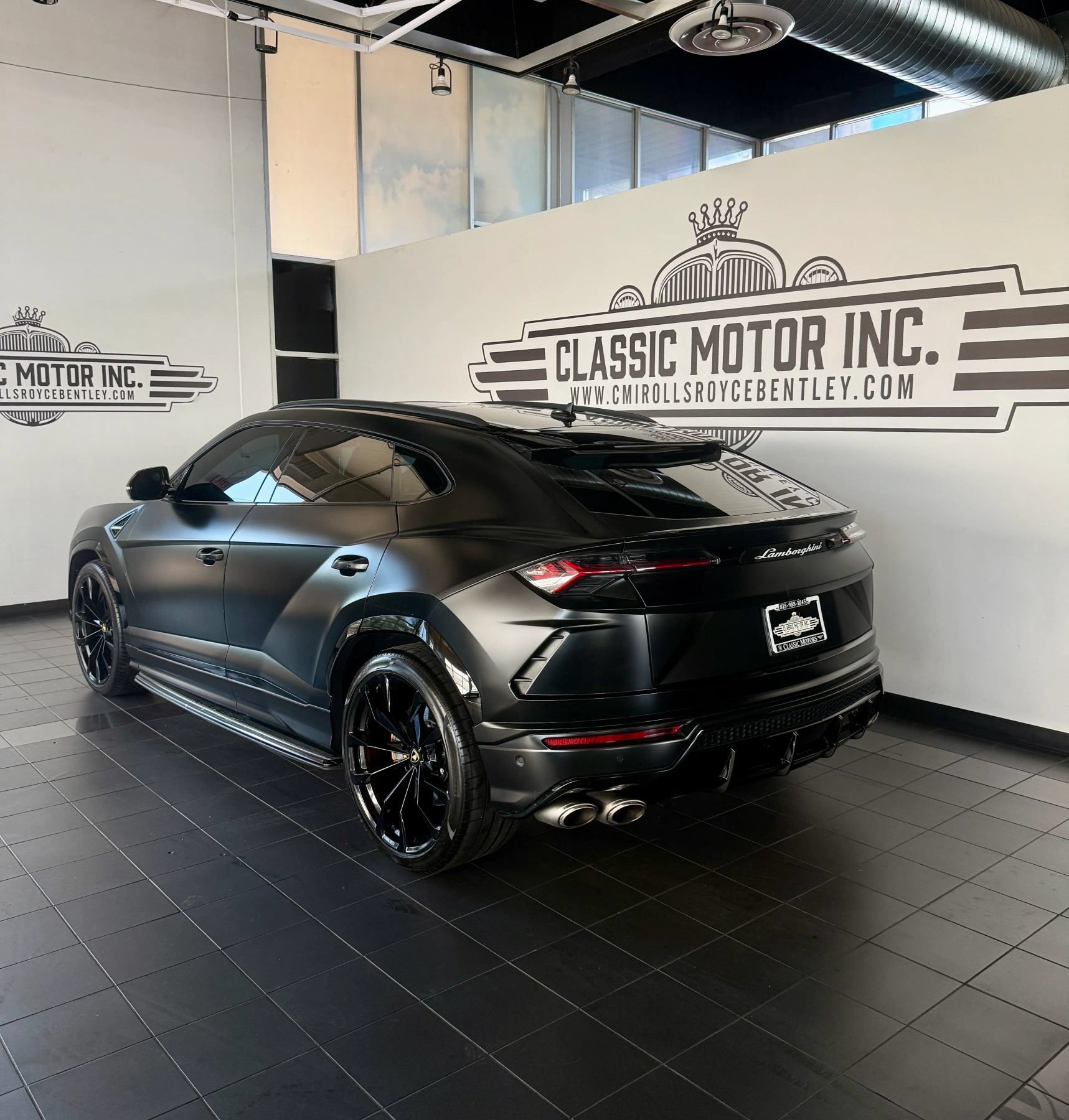 Used 2021 Lamborghini Urus AWD/4WD image 9