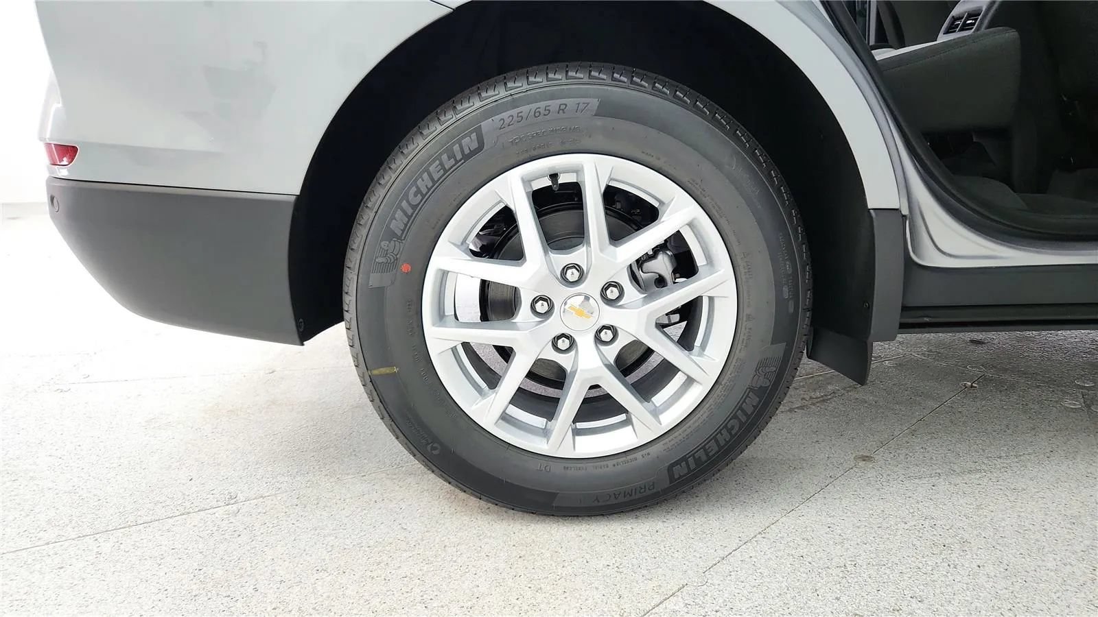 Used 2023 Chevrolet Equinox LS w/ LS Convenience Package FWD image 13