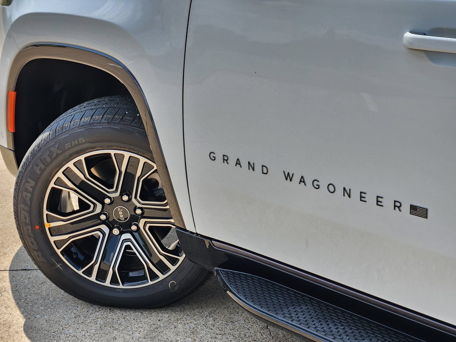 New 2026 Jeep Grand Wagoneer 4WD w/ Premium Group I image 17