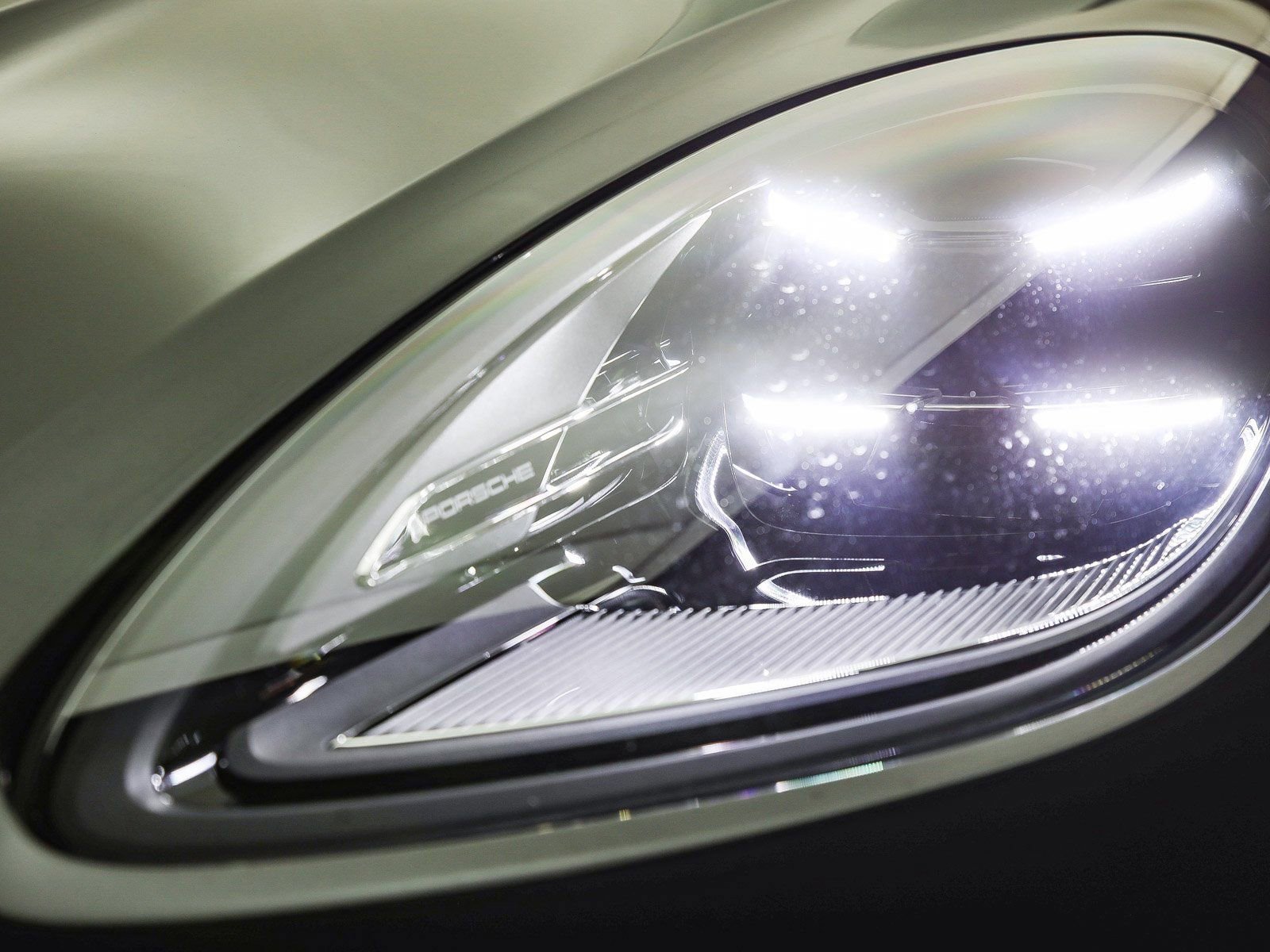 Certified 2025 Porsche Macan image 11