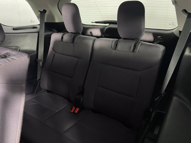 Used 2025 Ford Explorer Active AWD/4WD image 18