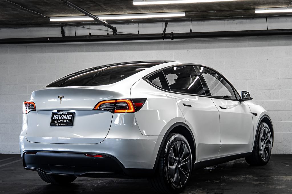Used 2025 Tesla Model Y Long Range RWD image 5