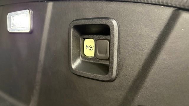 Used 2025 GMC Hummer EV 2X image 12