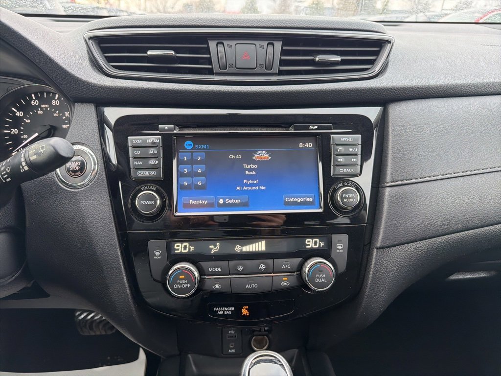 Used 2017 Nissan Rogue SV w/ SV Premium Package image 11