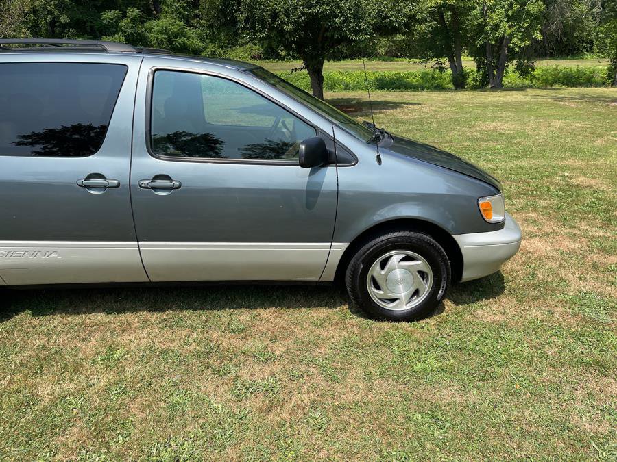 Used 1999 Toyota Sienna LE FWD image 36