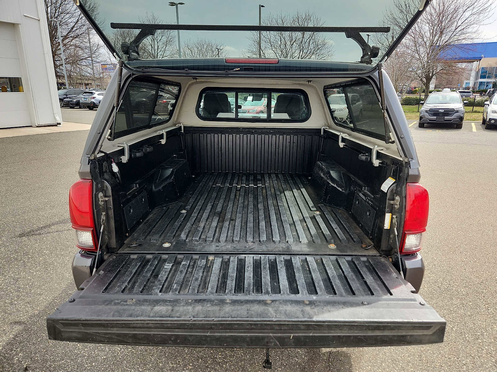 Used 2018 Toyota Tacoma SR w/ SR Convenience Package image 27