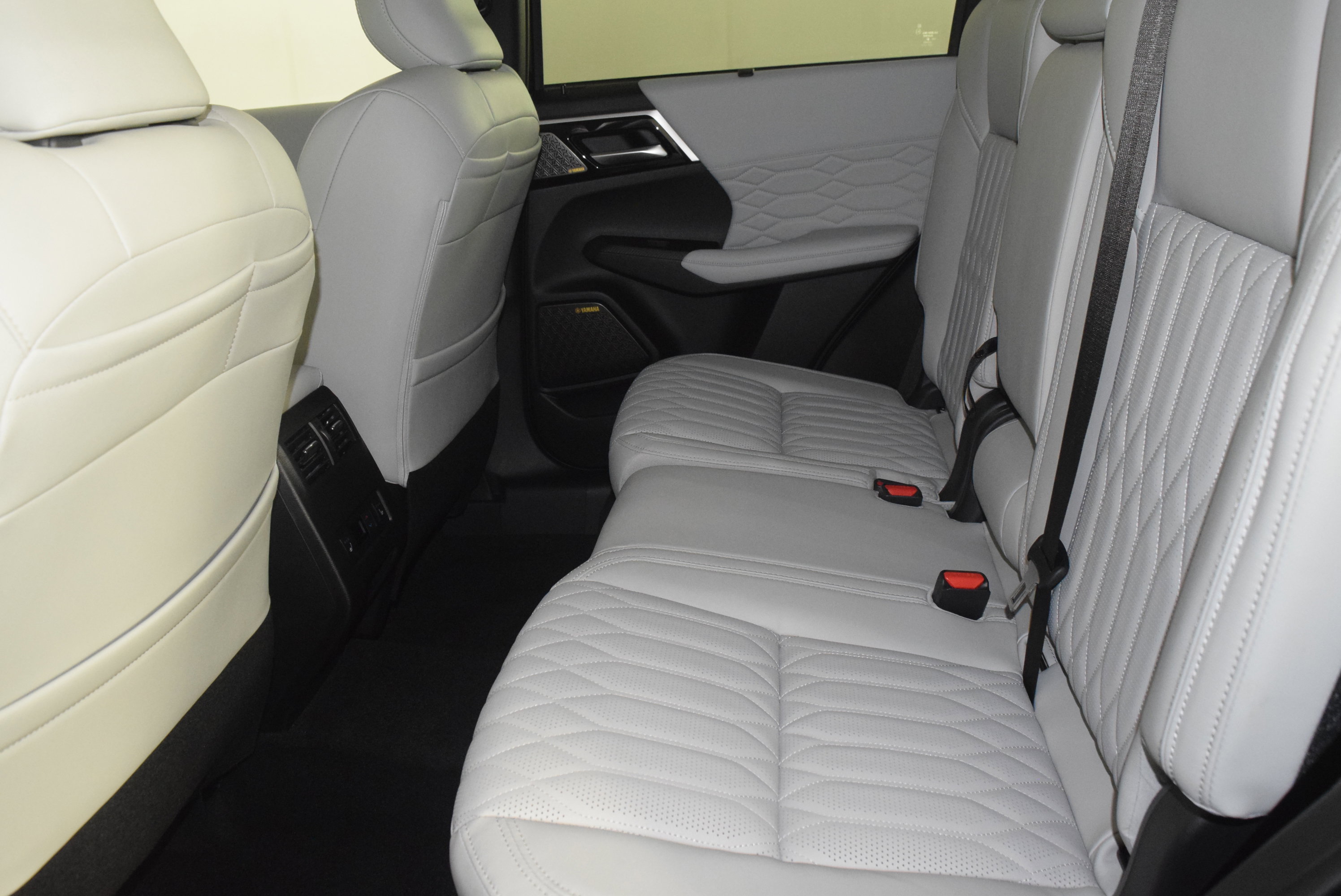 New 2025 Mitsubishi Outlander AWD image 15