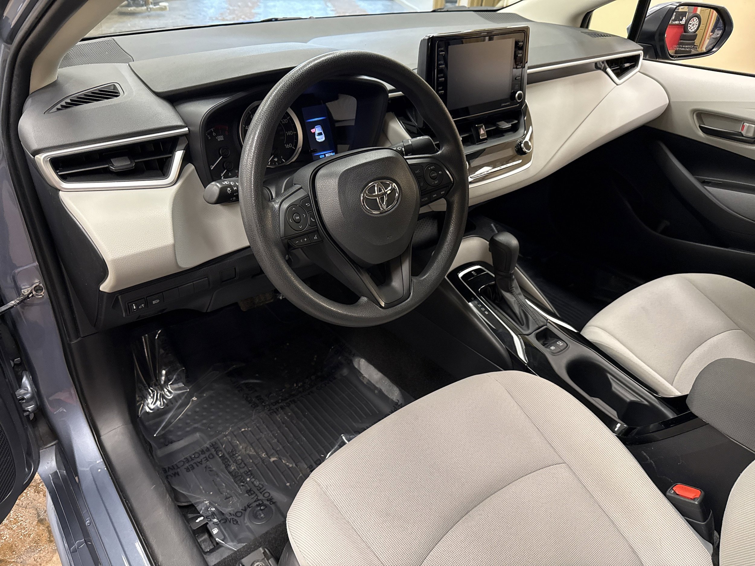 Used 2022 Toyota Corolla LE FWD image 36