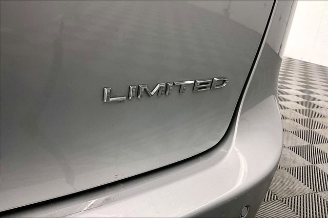 Used 2024 Chrysler Pacifica Limited image 9