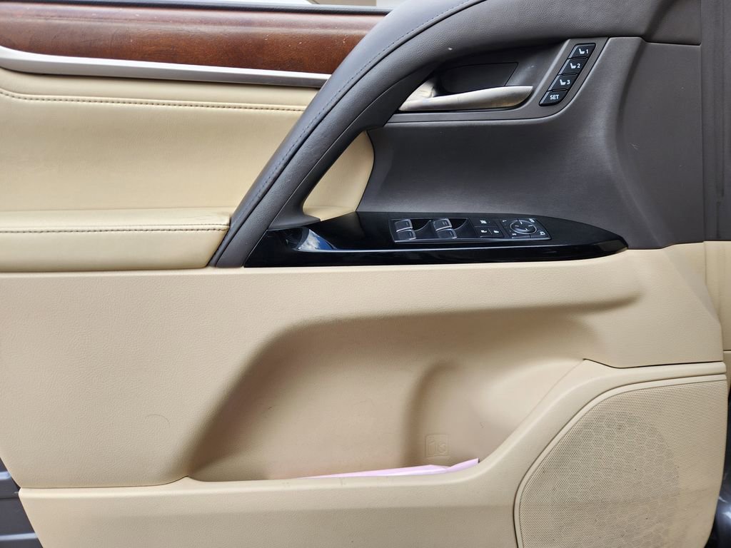 Used 2017 Lexus LX 570 4WD w/ Luxury Package image 23