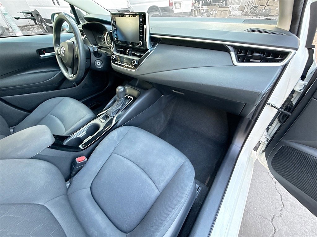 Used 2021 Toyota Corolla LE image 31