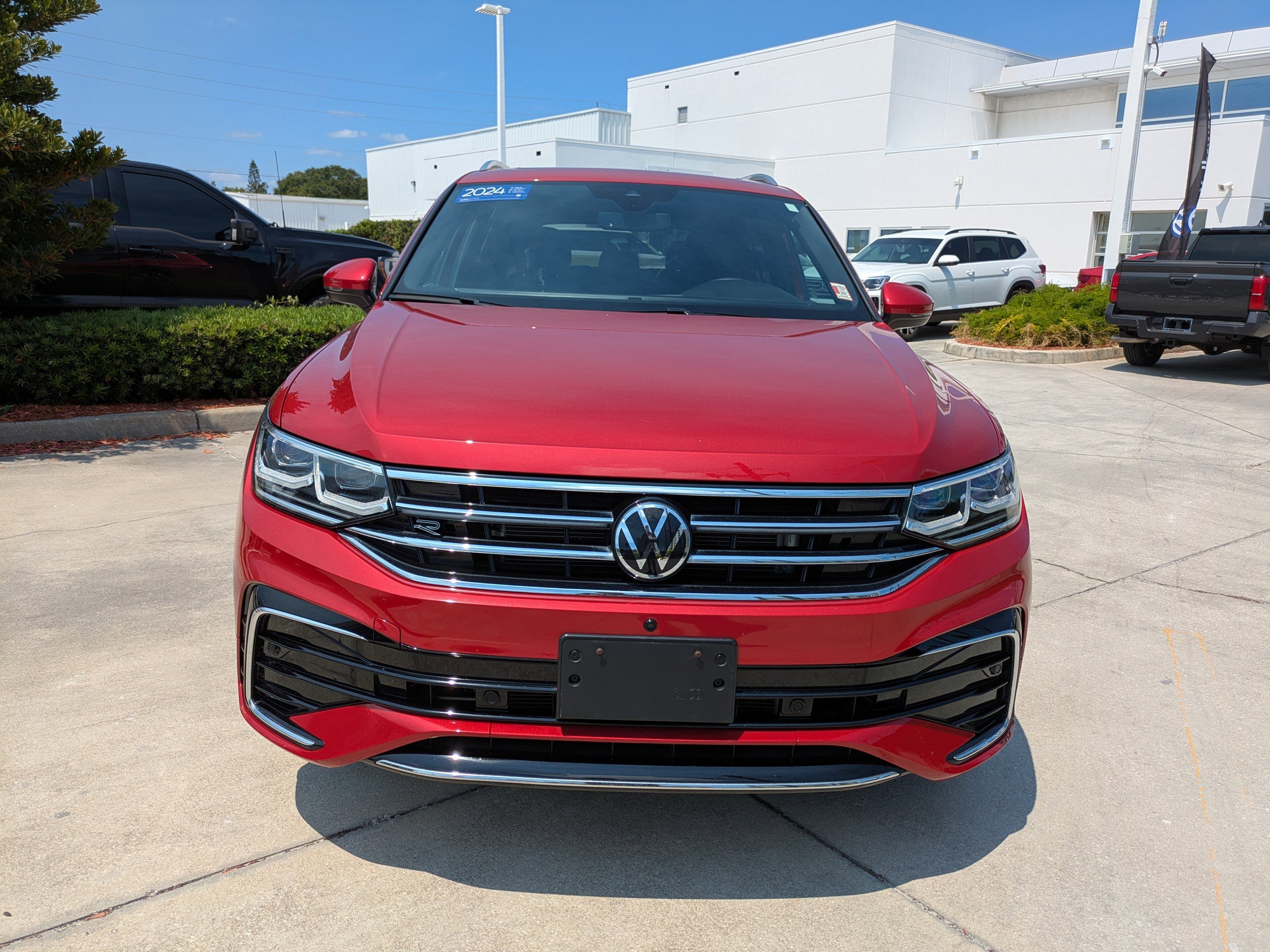 Certified 2024 Volkswagen Tiguan SEL R-Line AWD/4WD image 9